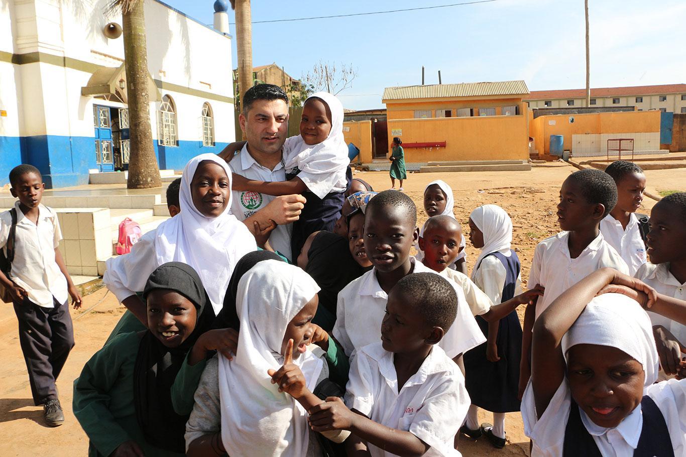European Yetim Eli slaughters the sacrifices on behalf of philanthropists in Uganda